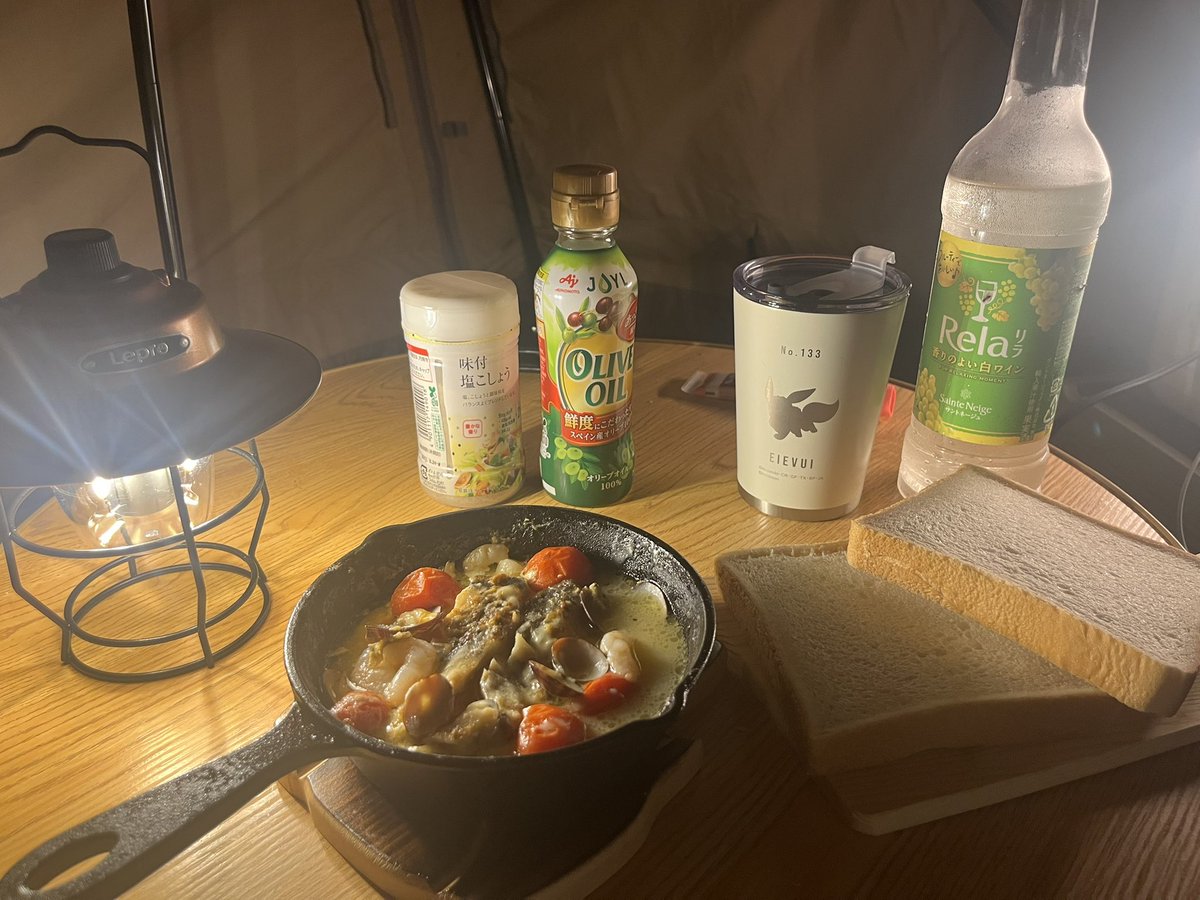 HUSTLER150210's tweet photo. 今日のキャンプ料理はアクアパッツァ🐟ワインと一緒に頂きます🙏 https://t.co/8MXbDQ5Pmm