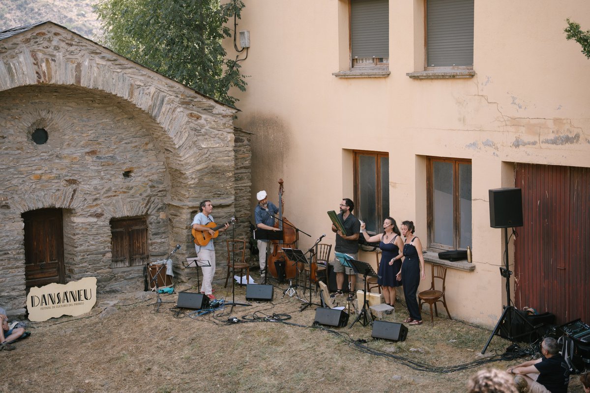 Endesa's tweet photo. ¡La 35ª edición de @dansaneu llegó a su fin! ✨

Durante diez días, les Valls d’Àneu se llenaron de música, danza, teatro y patrimonio.

Y uno de sus escenarios volvió a ser muy especial para nosotros. 👇 https://t.co/I9bmJt0l42