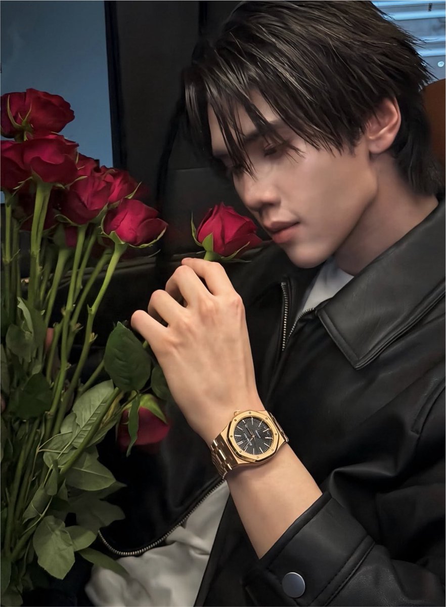 AJD_SIMM's tweet photo. 薔薇に負けないどころじゃなくそれ以上に綺麗で美しくて可憐な男の人がいるよ....ダンク・ナタチャイって言うんですけどね。

#DunkNatachai @dunknatachai https://t.co/MsfPTW7E6q