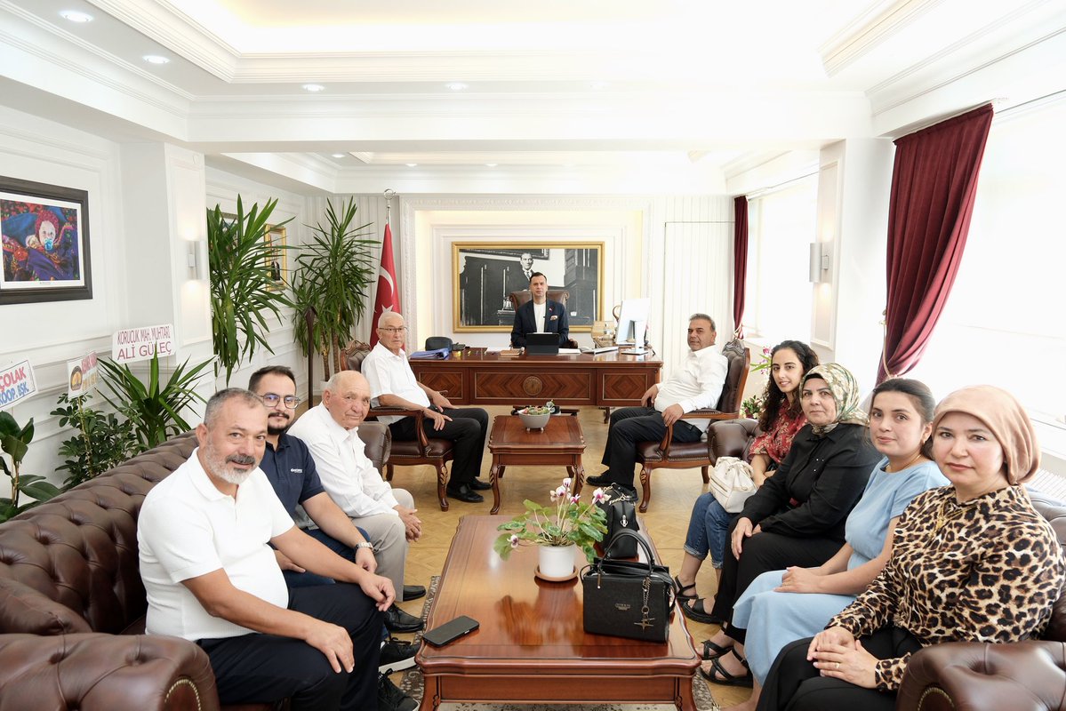 GulnarKaymakam's tweet photo. 📌 Cumhuriyet Halk Partisi İlçe Başkanı Bayram Ali DEDE ve beraberindeki heyet, Kaymakamımız Emrah ASLAN’ı makamında ziyaret etti.

🤝 Kaymakamımız nazik ziyaretleri dolayısıyla kendilerine teşekkür etti. https://t.co/L0XgyHAWjs