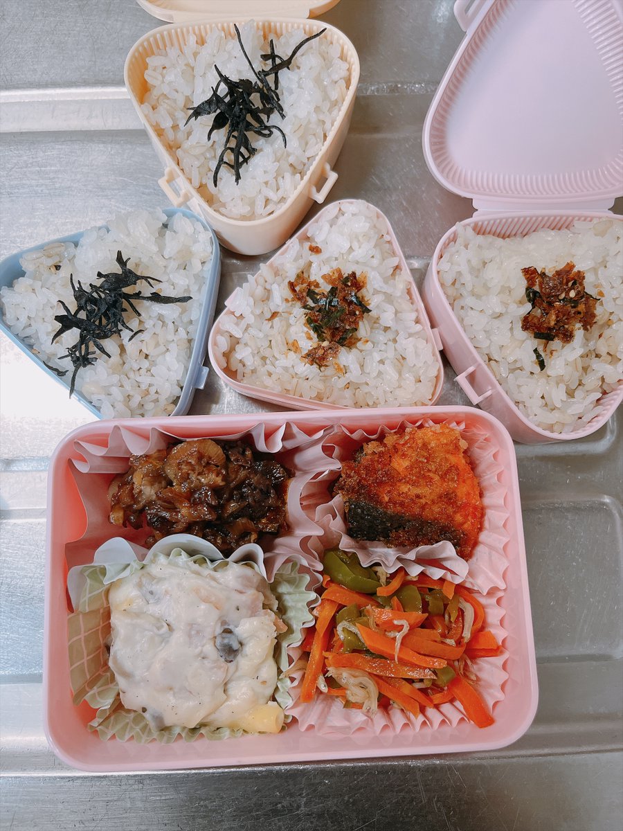 SC_M2_Sharon's tweet photo. 赤い鶏肉はうまいんですよ
#ておくれな弁当 https://t.co/EWLkd04gO8