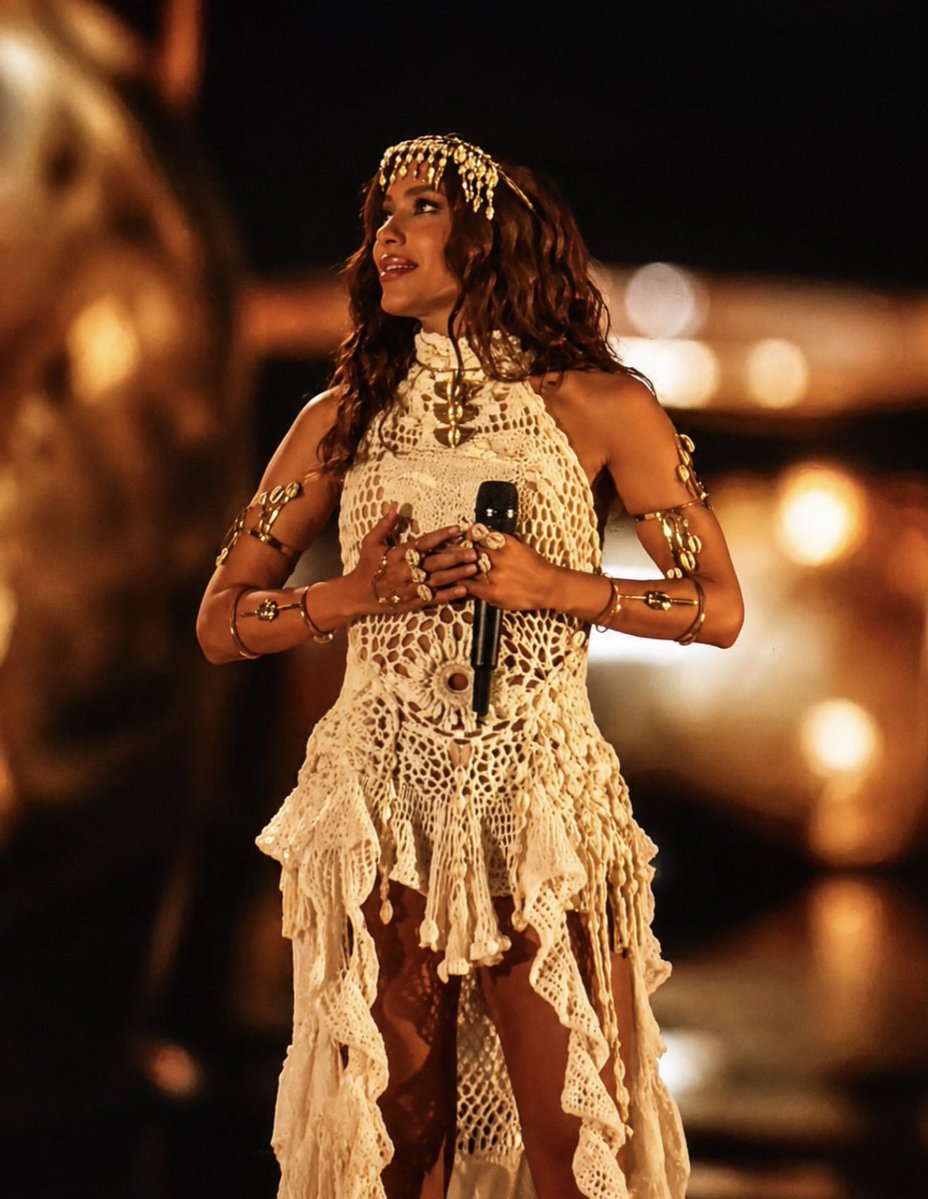 fonteanittabr's tweet photo. CONFIRMADO! Anitta foi confirmada como headliner nos dois finais de semana do festival Rock The Mountain, que acontecerá no Rio de Janeiro, entre os dias 30 de outubro a 01 de novembro e 06 a 08 de novembro. https://t.co/XTvksBkxiM