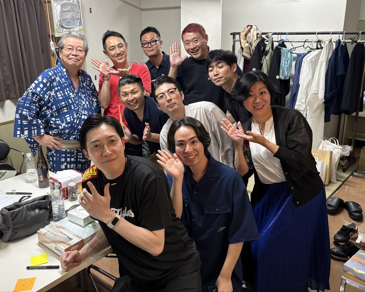 shinotaro6's tweet photo. 師匠の夏の下北沢本多劇場
10公演の7公演目
明日も私は師匠と下北沢です！！ https://t.co/wRqW1dijKc
