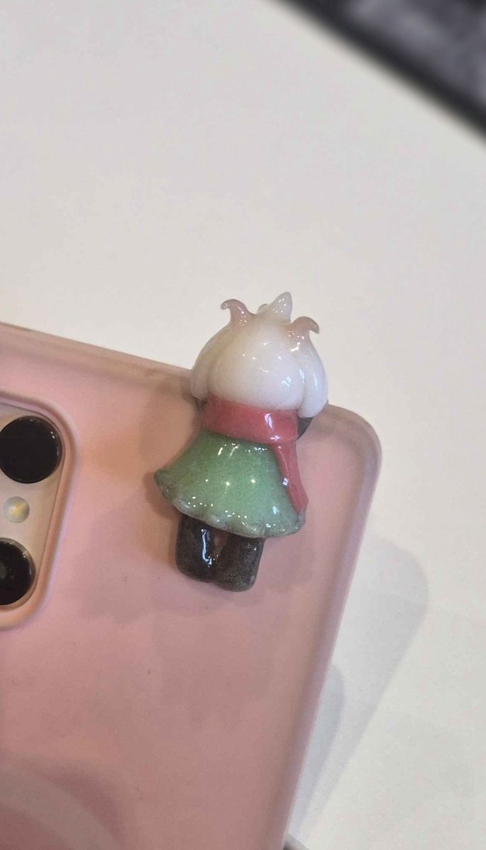 miu_pouetpouet's tweet photo. Hé twitter regarde mon hipper Ralsei il est trop chou https://t.co/SKQ84MLDlg