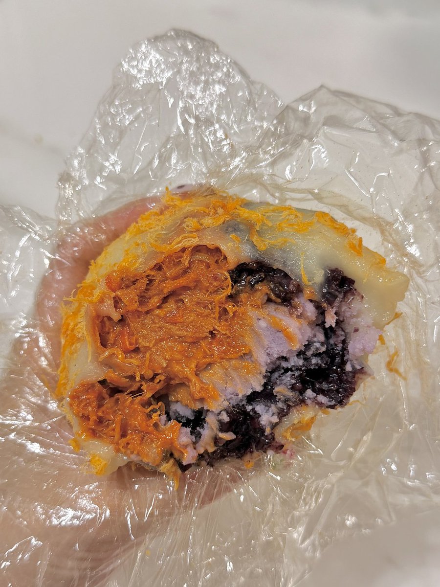 CDhfoe's tweet photo. Perfect harmony of purple rice, taro purée, and savory pork floss. https://t.co/a7Rrp4AzZq