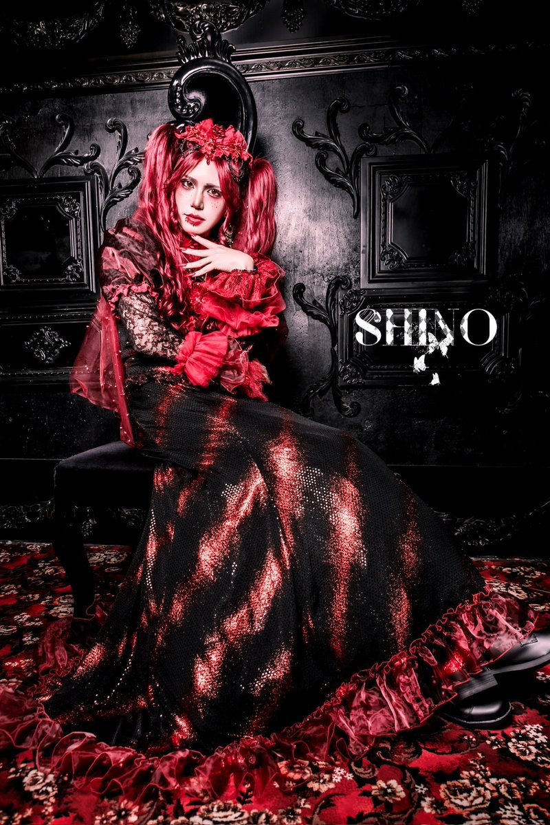 dressendoris's tweet photo. ⚜️2026 VISUAL COLLECTION⚜️
【 紅蓮の砂丘 】
-Crimson Dunes-
Art Director：SHINO @dressendoris 
Model：河村友雪(0.1gの誤算)
@0153_tomoyuki 
Photographer：菅沼剛弘 t.Suganuma 
@SuganumaPhoto
Hair & Make-up：稲田あい子
@inaxxxxco17x 
Head Dress：Puppe zurück

#SHINO
#ヴィジュアル系衣装デザイナー
#コレクション衣装
#作品撮影
#fashionfilm