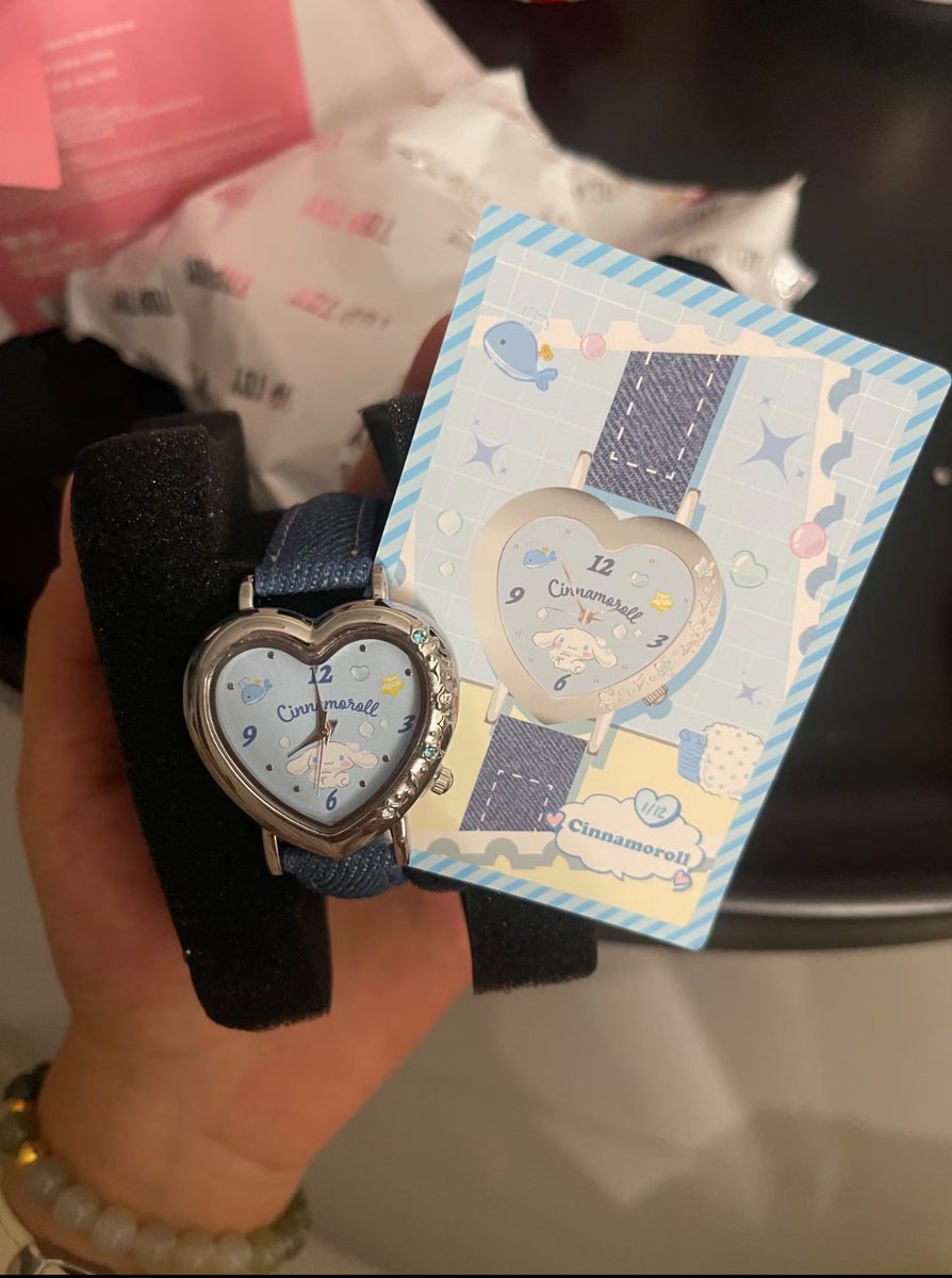 mirabelkry's tweet photo. ASLI INI LUCU BANGET... Ternyata ada blind box jam tangan versi sanrio 😭💗 https://t.co/v5RoV7jCpL