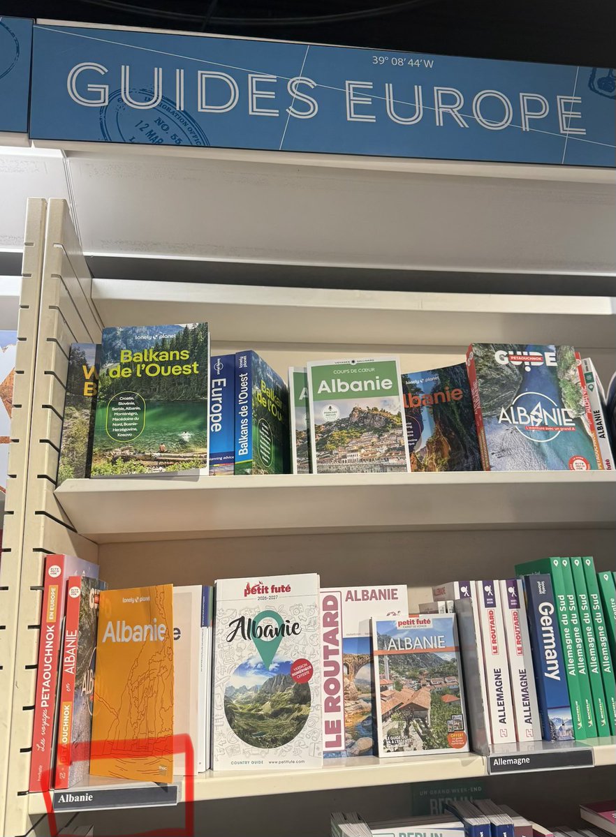 dritan_tola's tweet photo. À la FNAC😊 Il n’y a pas si longtemps, il était difficile de trouver un guide en français sur l'Albanie. Aujourd'hui, les rayons des grandes librairies françaises en sont remplis ! Engouement grandissant des Français pour l'Albanie, sa culture, son patrimoine, ses paysages🇦🇱🇫🇷 https://t.co/G79hWEP9v8