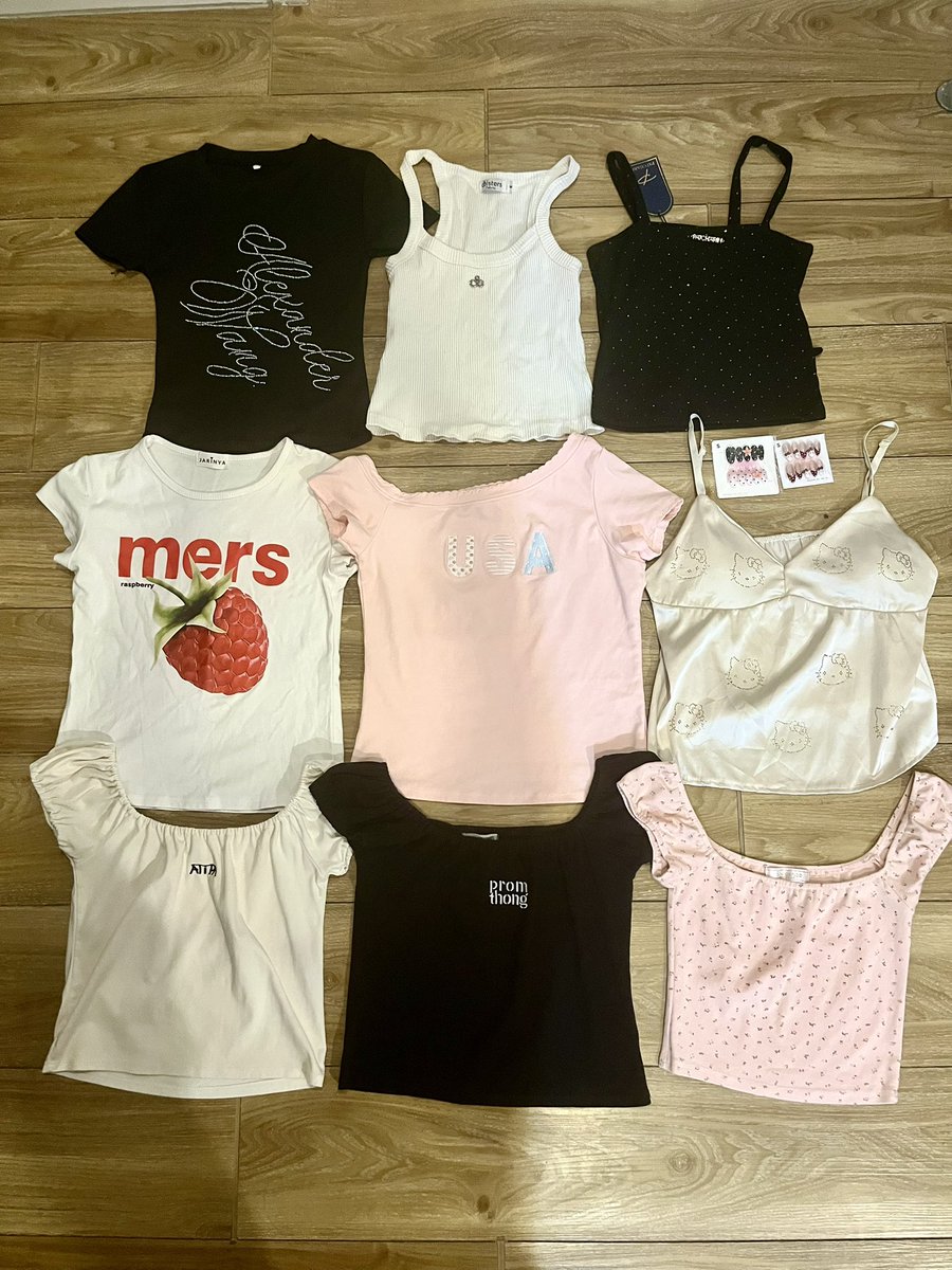 melodykittymiss's tweet photo. ส่งต่อเสื้อผ้า new , used  🤲🏻🥞
ไม่เกิน 80 บาท 🤲🏻💞
ค่าส่งเหมาๆ 50 | รี + ปัก ลด 5-.
 🥯 นัดรับเกษตรศรีราชา 

#ส่งต่อเสื้อผ้า #ส่งต่อเสื้อผ้ามือสอง #เสื้อผ้ามือสอง #ส่งต่อเสื้อผ้ามือ2 #vghbkk #bemingbkk #cintageshop #stylistshop #โล๊ะตู้ #duexstudio #ส่งต่อกระเป๋า #เสื้อผ้ามือ2 https://t.co/QT6qbkoDMe