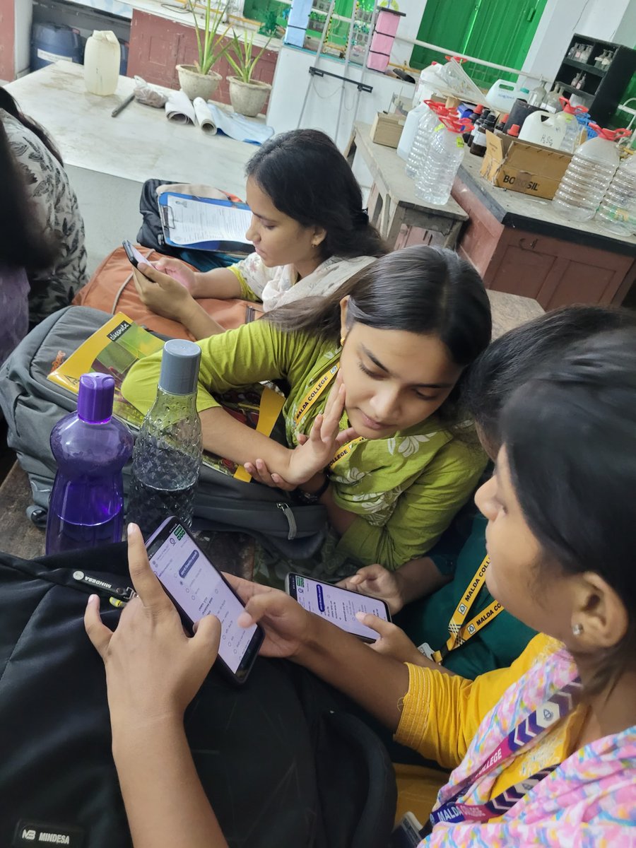 MaldaNss's tweet photo. Students of Malda College, completed the Census of India Self-Enumeration. @_NSSIndia volunteers provided guidance and technical support throughout the process
@rdnss_kolkata
@YASMinistry @CensusIndia2027 https://t.co/okiThzUEvP