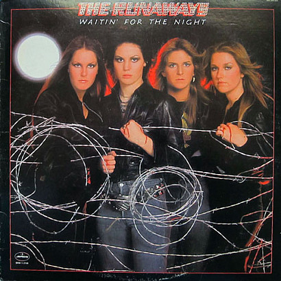 70sweekly's tweet photo. August 5, 1975: 
One of the first all-female hard-rock bands is formed when producer Kim Fowley puts together The Runaways, featuring Joan Jett, future Bangle Michael Steele, and Lita Ford. https://t.co/Ms8avMkH22