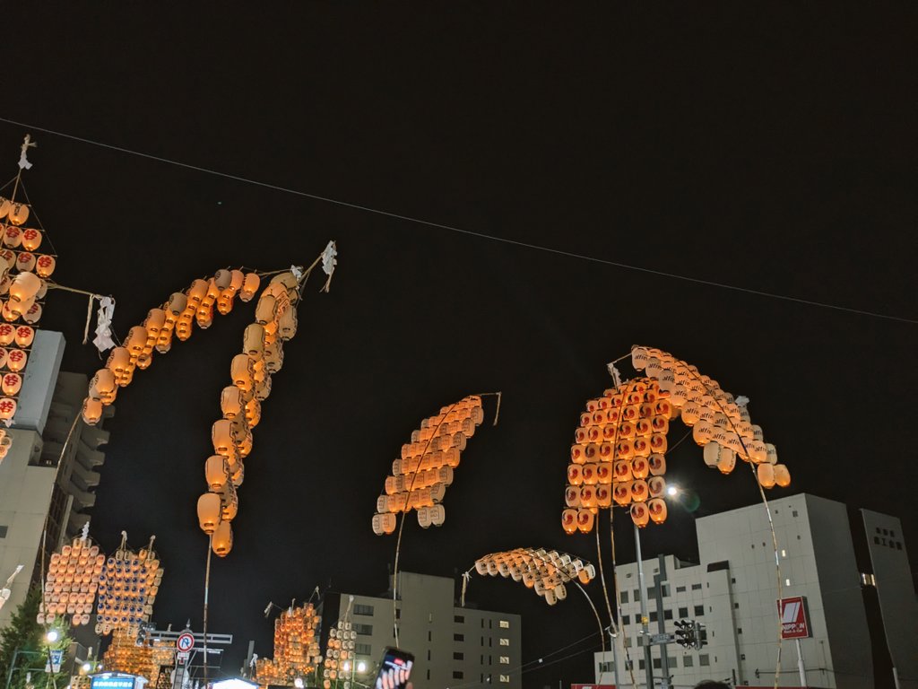 murabitoNo003's tweet photo. 観光客に紛れてﾄﾞｯｺｲｼｮに拍手してきた https://t.co/ZvGs7zp0QX