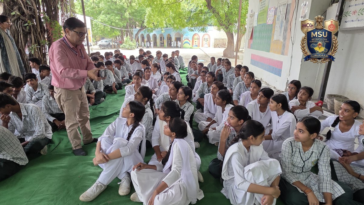 gurugrammsu's tweet photo. Awareness Programme on Vector-Borne Diseases, Typhoid &amp; Rabies conducted at Government Senior Secondary School, Islampur, Sector-38, Gurugram. Empowering students with the knowledge to prevent diseases and build a healthier community. 

 @NCDCMoHFW
@MunCorpGurugram
#publichealth https://t.co/WjfB85cKfU