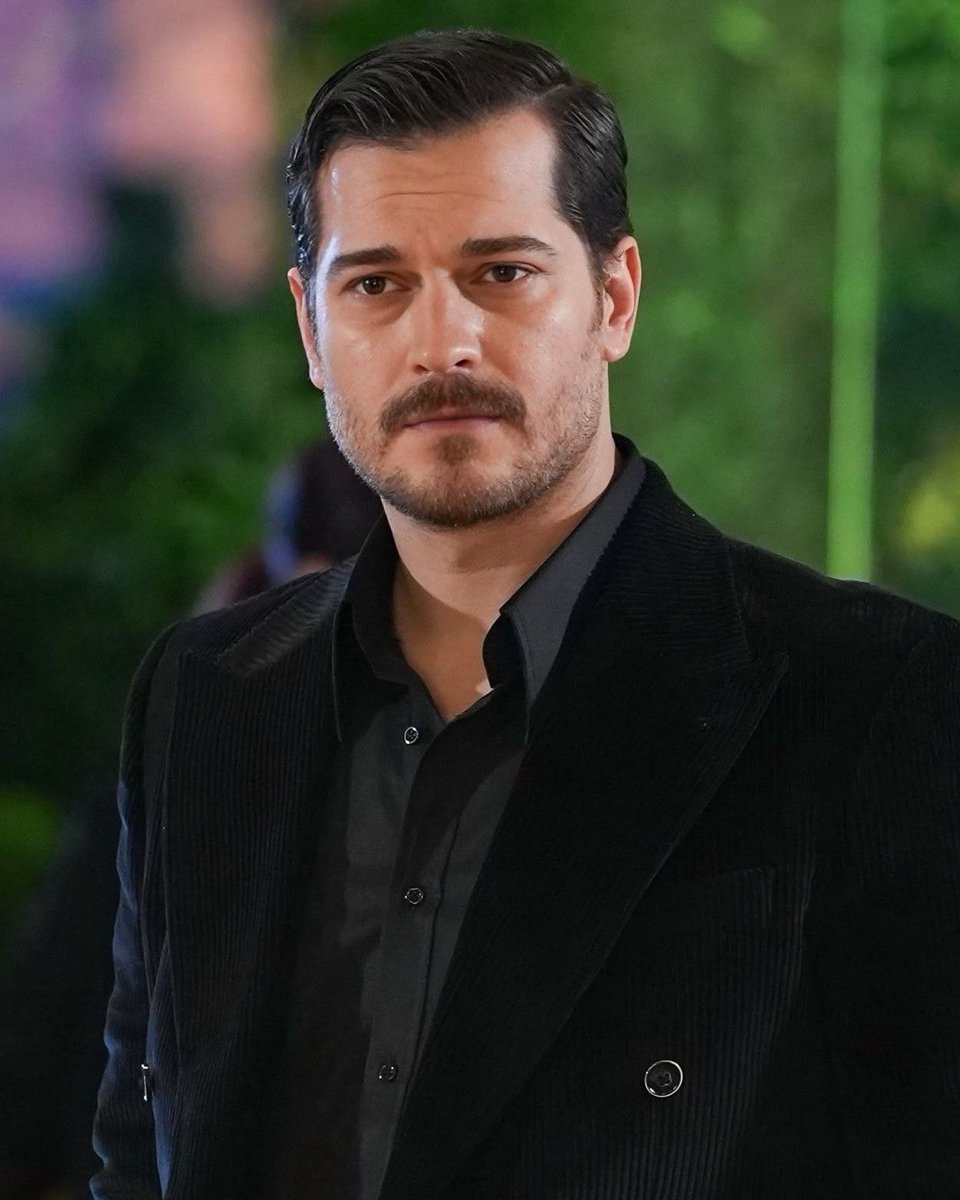populicc's tweet photo. Çağatay Ulusoy'un son bir yıldaki fiziksel değişimi: https://t.co/GLZ6Suu7Cc