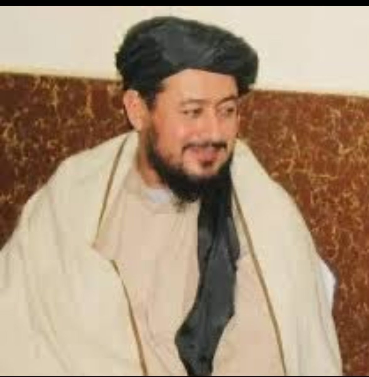 AlhamMzhry's tweet photo. مفتی جانه وس در معلومه سوه چی دا خلګه ده سه لپاره تلل 
هیڅکله زر قضاوت مه کوی ده نور خلګو ده مجبوری څوک سه خبر دی https://t.co/vPumntmPSG