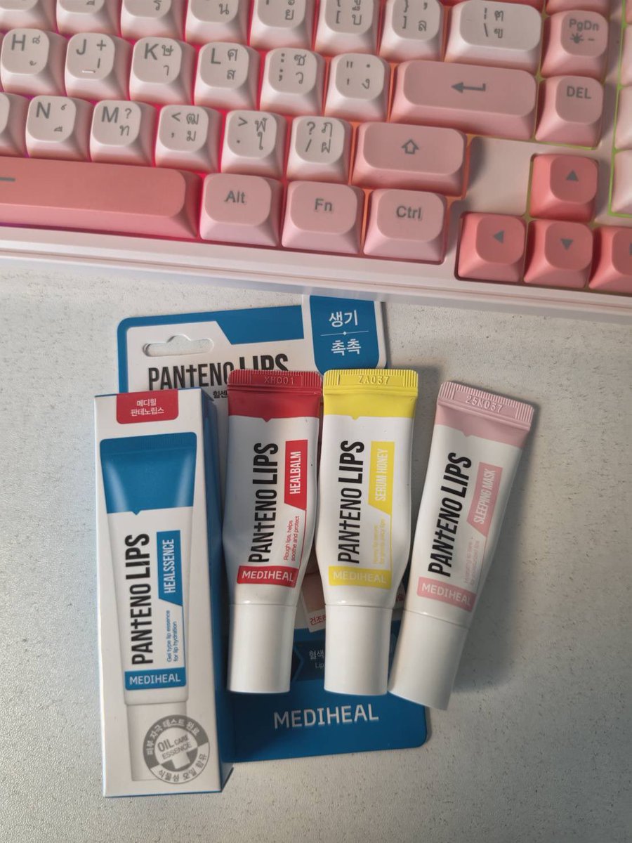 kpairmn14's tweet photo. ลิปมัน Mediheal นี่ก้ซื้อหลายลอดละ มันเยอะเก็บไม่ไหวทิ้งหมดแระ หลอดฟ้า ลูกรักเลย แก้ปากคล้ำได้ดี ทาแทนลิปได้ น้องออกชมพูๆ 
พิกัด; https://t.co/tMvleSKbSi https://t.co/wj5ZRZ9d7H