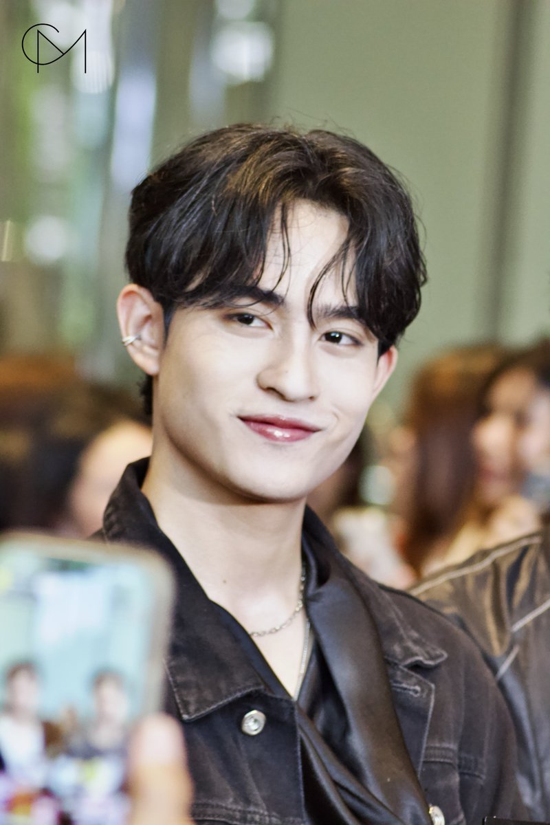 CM2Connect's tweet photo. “บาร์โค้ด” จากวง “CLO’VER” ในงาน “FELIZZ &amp; CLO'VER HAPPENING STAGE”

CLOVER SHOW ON HAPPENING STAGE

#CLO_VERHappeningStage
#barcodetin #CLO_VER https://t.co/BG05xIIedi
