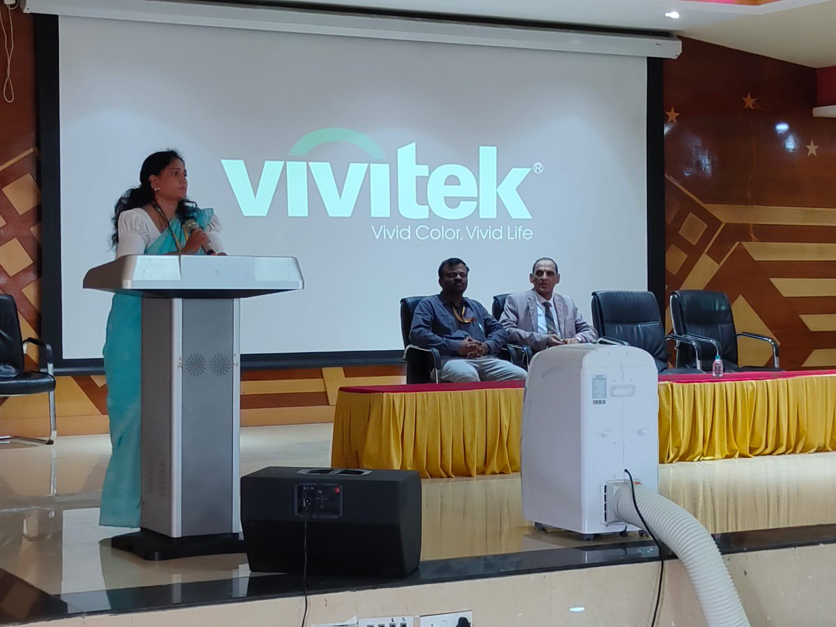 acscebangalore's tweet photo. 🎓✨ #InductionProgram2026 at #DrACSCE featured an inspiring #PencilParable session by Dr. Krishna Rangaswamy, motivating first-year students to embrace purpose, resilience &amp; self-belief. 🚀📚 #FirstYearUG #StudentDevelopment #FutureLeaders #EngineeringEducation https://t.co/wkvVSmiHJY