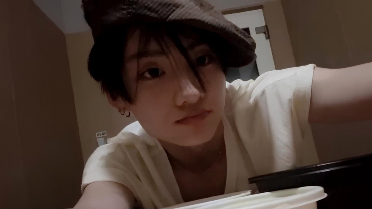 cinnamond__'s tweet photo. huhuhu boleh gak aku larang km buat lucu lucu kayak gini . . . ? AKU GAKUAAAAAAAT! T.T https://t.co/YY4sv30UYs