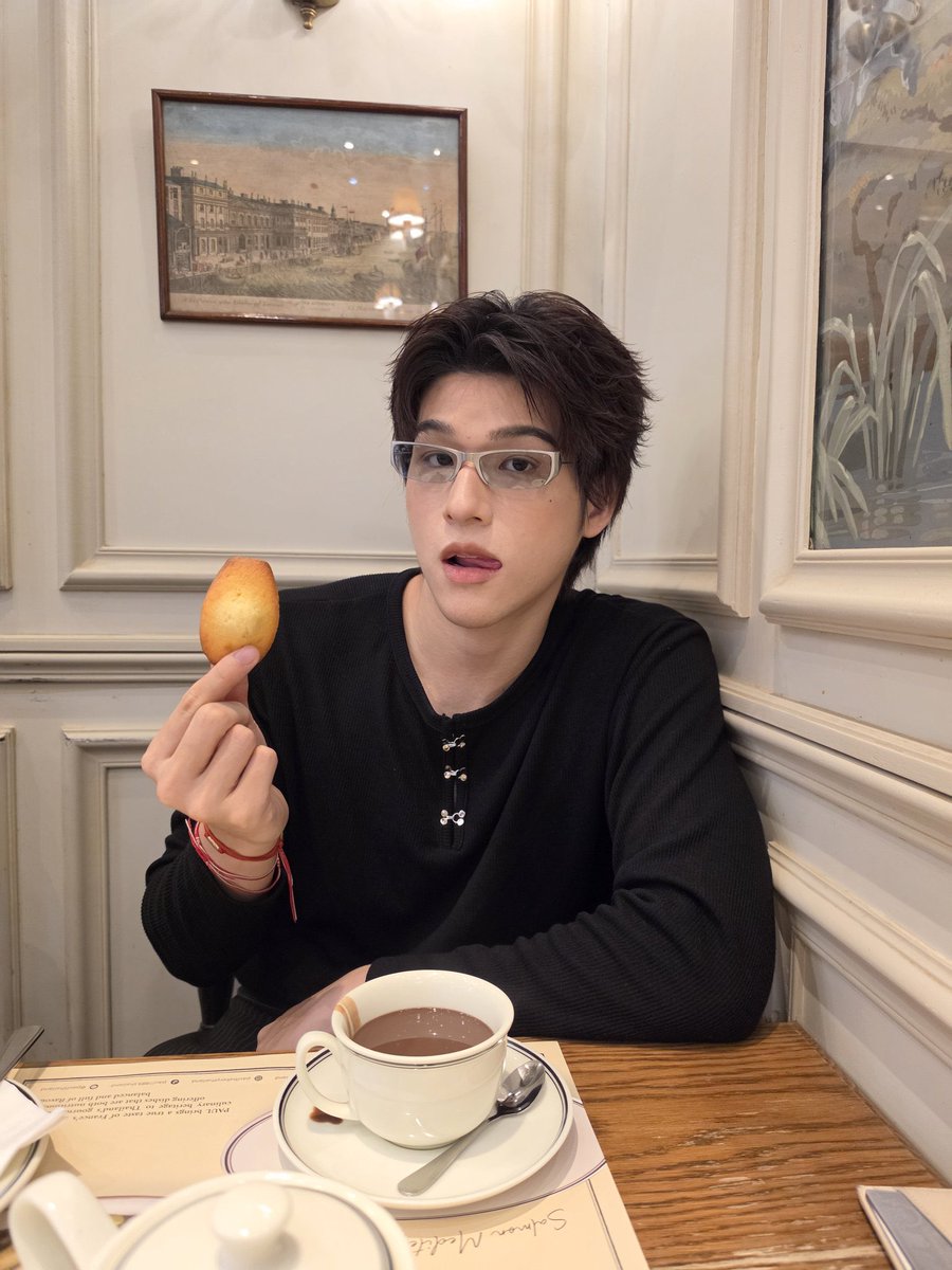 JigzErotang's tweet photo. สกายนานิกินข้าว เขินอะ ปกติเพื่อนกันเค้าไม่กินข้าวกันนะ เค้าอดอาหาร มีแต่พวกแฟนกันที่จะกินข้าว https://t.co/LTO9UNbbk9