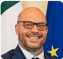 UGirovago77000's tweet photo. Il presidente della camera Fontana è l'unico che ha visionato le chat di Delmastro.
Siamo ancora un paese normale?
Non parlate più di legalità e Borsellino cialtroni https://t.co/mvWaOIC39V