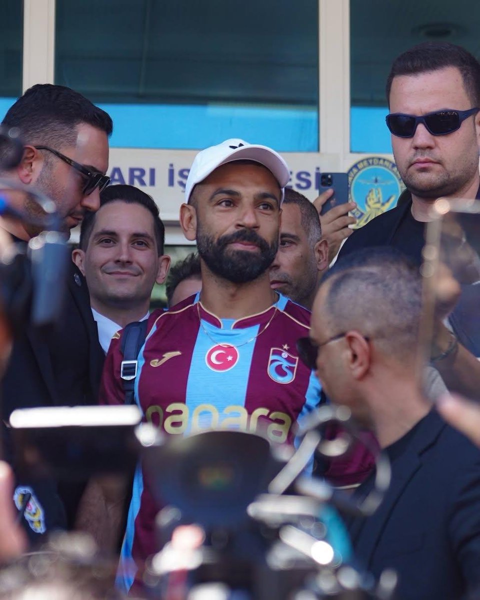 essagad's tweet photo. #المصريين دلوقتى بيفكروا هيتابعوا الدوري التركي ده ازاي وقنوات ايه اللي بتذيعه وهيفهموا التعليق ازاي... عشان #محمد_صلاح 
يعني احنا كمصريين هنتايع الدوري المصري والاسباني عشان حمزة والانجليزي عشان عمر مرموش https://t.co/2RxWEqQTjr