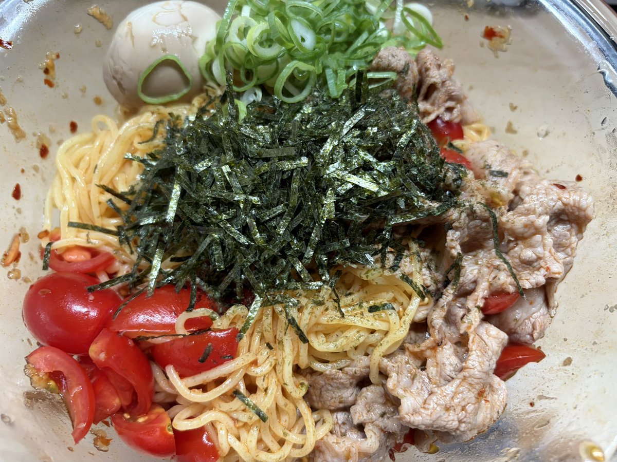 trex_0907's tweet photo. 今晩の逸品

某インフルエンサーの冷やしトマトラー油ラーメン🍜 https://t.co/kxJr5Zftcp