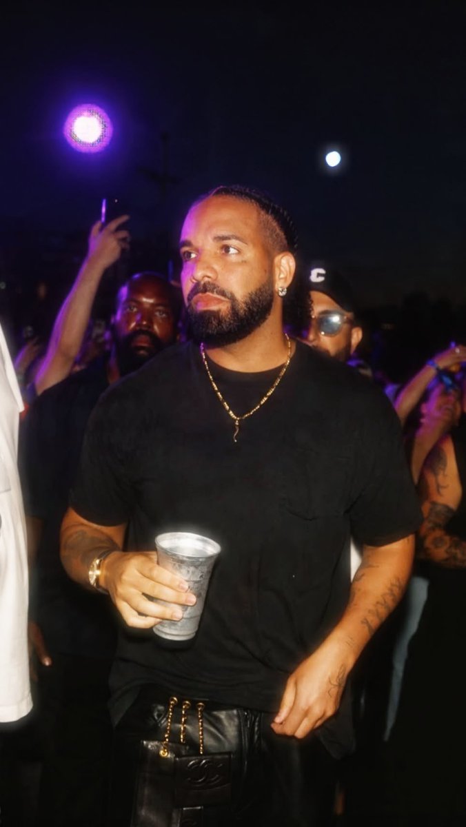 RareGist's tweet photo. Rihana throws shades at her eX Drake in recent video that recently sparks online with her husband A$AP Rocky

The singer, married to ASAP Rocky since 2023 with whom she shares children, posted the message amid ongoing tensions. 

Rocky has distanced himself from Drake, calling his past comments about Rihanna 'soft' and saying he no longer associates with him. 

Fans debated the post's meaning, with some noting Rihanna dancing happily with Rocky recently, while others replay old clips and joke about potential new tracks. 

No full statements have come from either side, keeping the long-running saga in the spotlight. 🍿