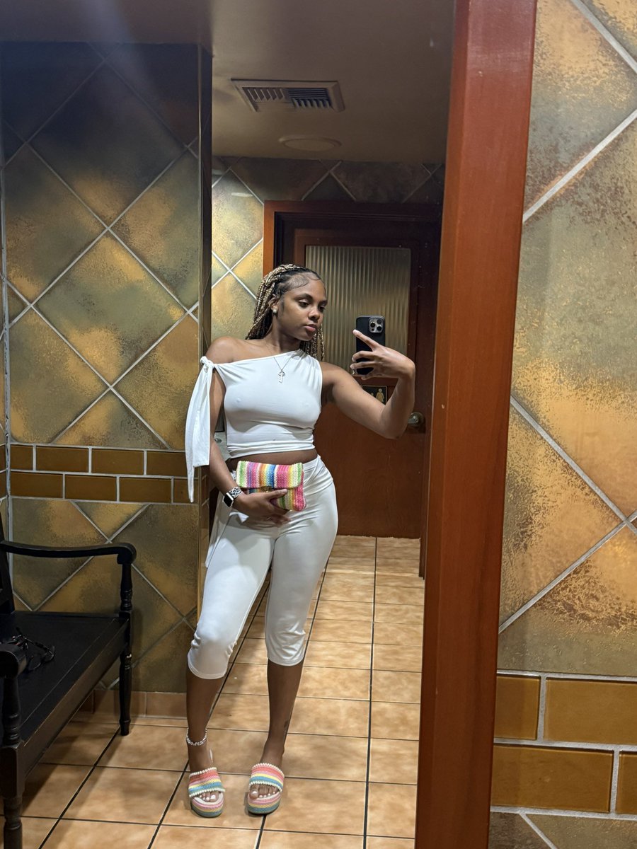 amyasanaee's tweet photo. Big mama no kids 🩵 https://t.co/JlzpcOlHGv