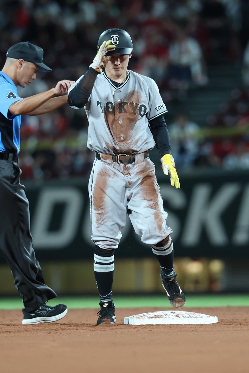 TokyoGiants's tweet photo. 【九回表】巨人 3-0 広島 

代走の #浦田俊輔 選手が二塁へ盗塁を決める！ https://t.co/MwcjgiNGi0