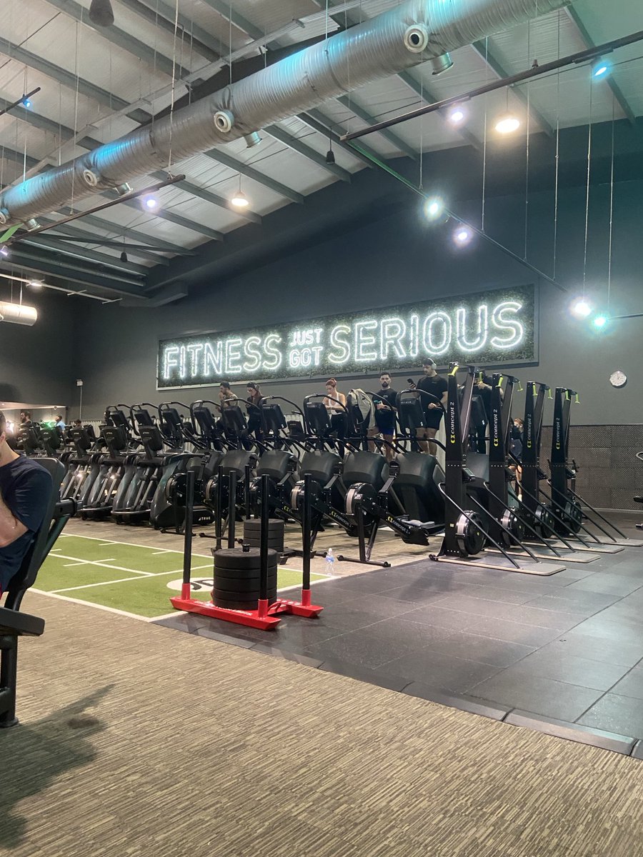 SaidaSoge's tweet photo. Lunchtime workout 💪👟🏋️ https://t.co/z0a7JTTBpb