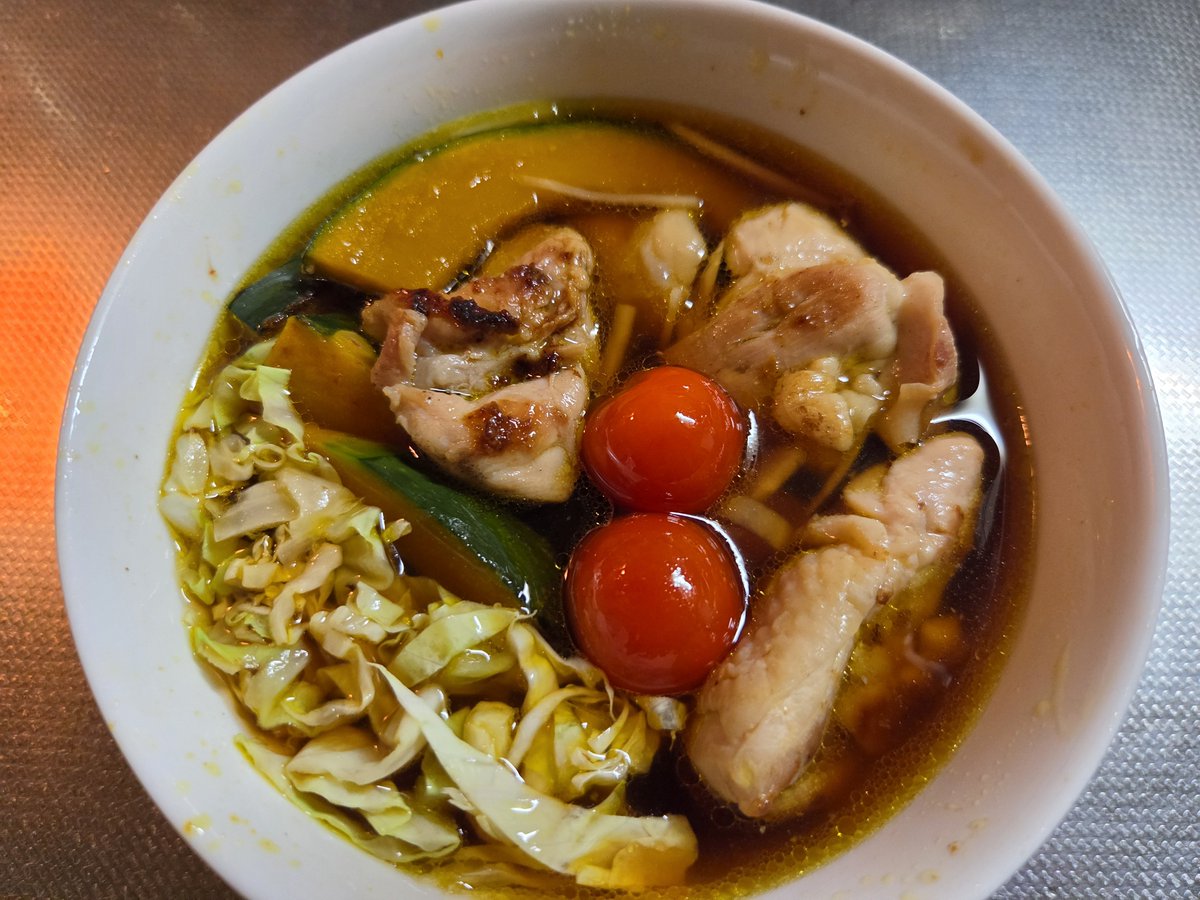 full5963's tweet photo. 配信してないですが自炊してます
肉と野菜を焼きびたしました
冷やしてご飯に乗っけるのも
だし茶漬けぽくてよきです

なお8/6(木)以降は
繁忙期&amp;お盆なので
配信は不定期になります https://t.co/QFNvHT9KGW