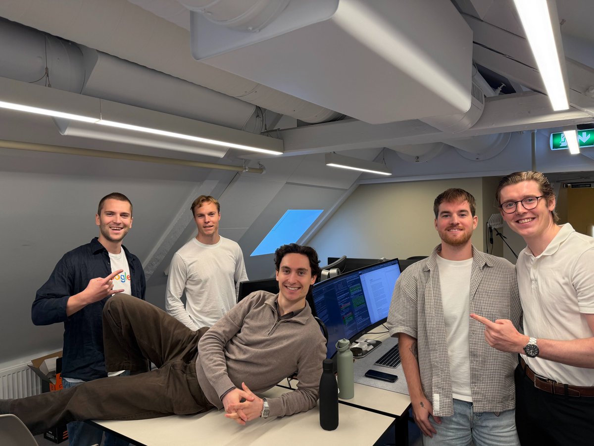 preb1_anders1's tweet photo. Spent the entire summer in a attic at  Mesh Community in Oslo building the new Skriptr.

Founders Hub is wild. Startups are outgrowing the space 4 weeks in.

Snagged the legendary @trynativeapp  desks and gearing up for our biggest launch yet. https://t.co/8GqQN3piOq