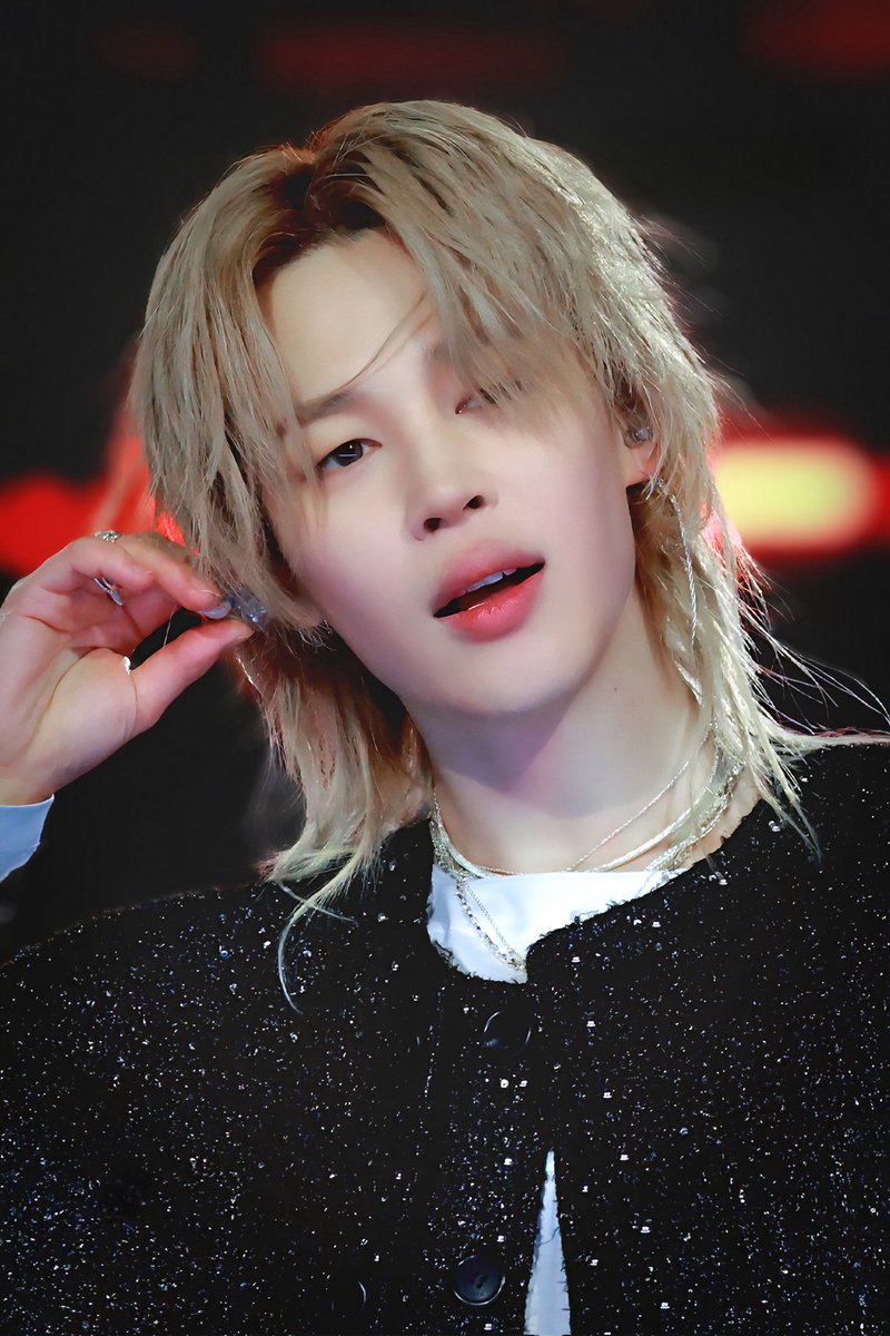 WORLDMUSICAWARD's tweet photo. #JIMIN is the 4th most-mentioned Male Singer on X in 2026, with over 2 Million mentions!💪4️⃣🧑‍🎤🗣️✖️🌎2⃣6⃣🔥👑💙💜 https://t.co/Kg7gQLUCbl