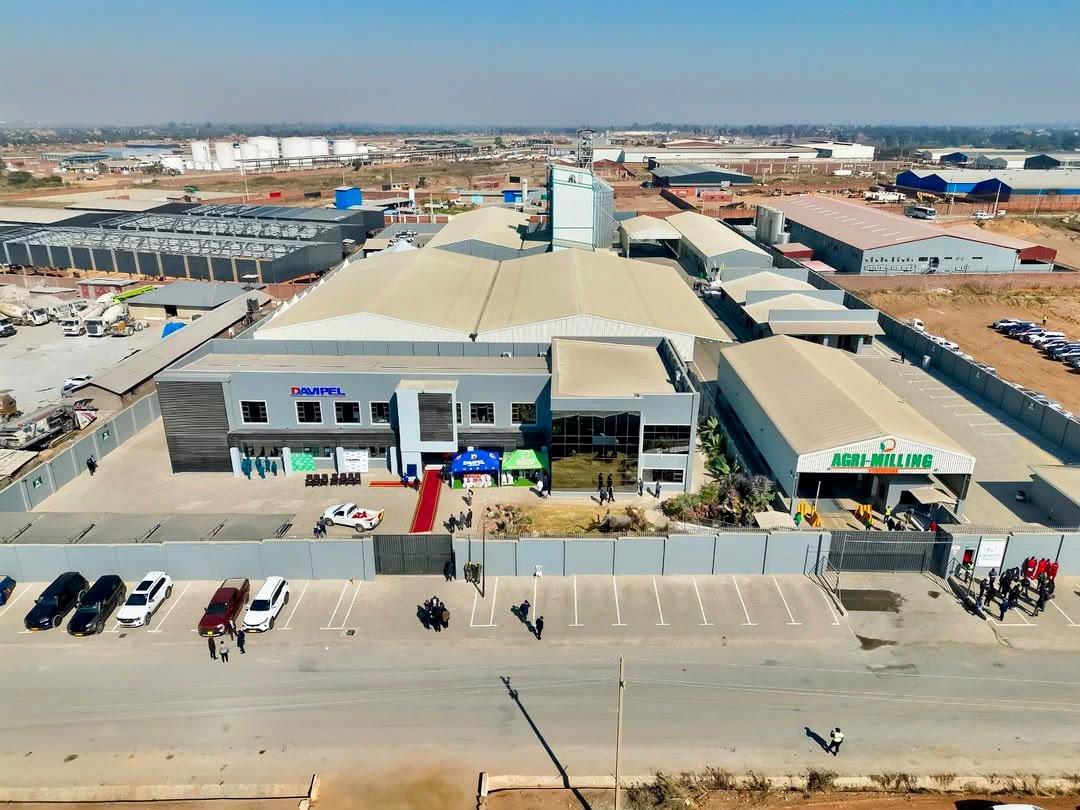 edmnangagwa's tweet photo. Today, I was pleased to officially commission the new US$15 million Davipel Group Headquarters and state-of-the-art stock feed processing plant in Sunway City.

This significant private sector investment is a massive vote of confidence in our economic reforms. By processing our own agricultural produce locally, we are keeping value within Zimbabwe, creating jobs, and building a highly resilient manufacturing sector.

Our land is our prosperity. Through strategic agro-processing facilities like this one, we ensure that our agricultural bounty directly fuels our national industrialisation goals.Step by step, we continue to modernise our economy and achieve sustainable growth. Nyika inovakwa nevene vayo! 🇿🇼