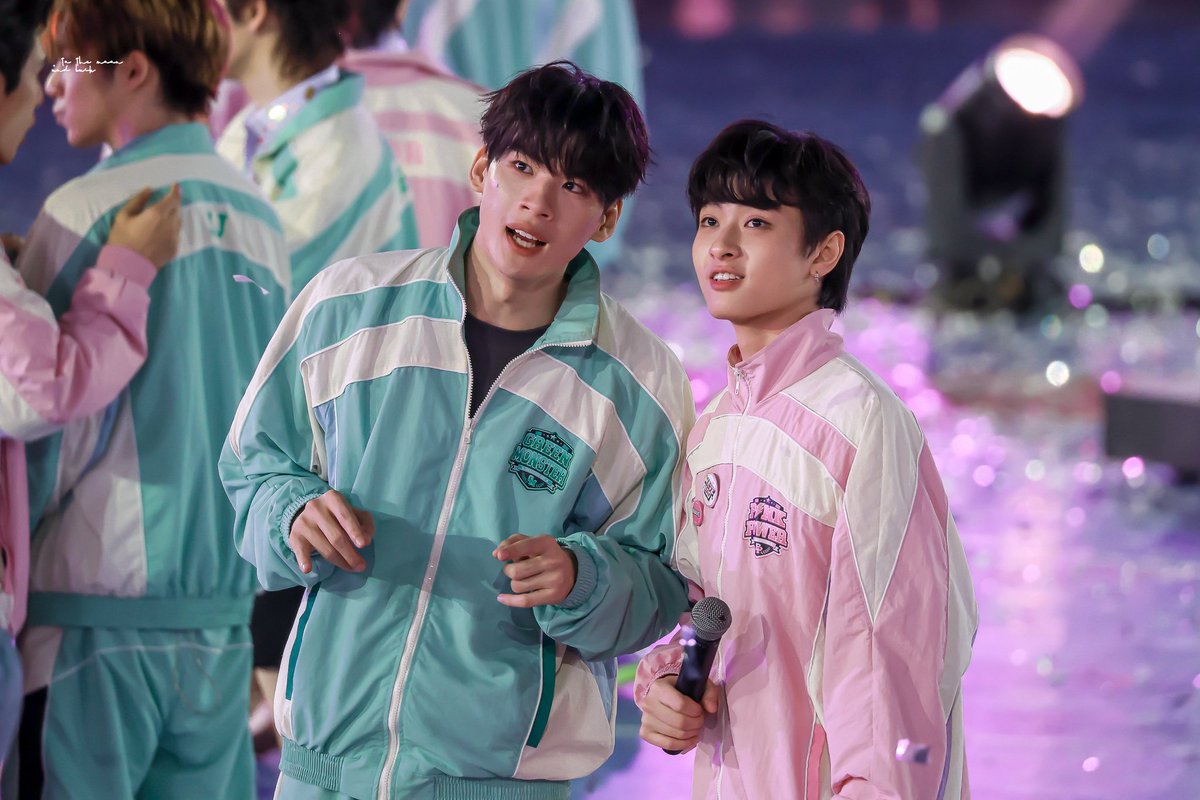 uarmysarinha's tweet photo. A amizade que eu amo VS o shipp que eu amo
😭🫠💜🤏
#tthi_eks
#waveeetnp
#theewave
#JaoNorth
#domundiTV https://t.co/ZCI0txdsbi