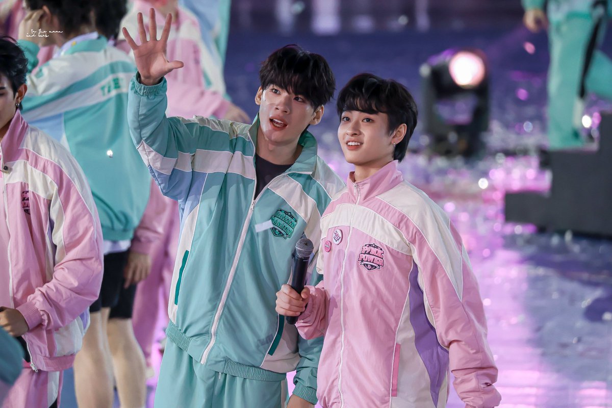 uarmysarinha's tweet photo. A amizade que eu amo VS o shipp que eu amo
😭🫠💜🤏
#tthi_eks
#waveeetnp
#theewave
#JaoNorth
#domundiTV https://t.co/ZCI0txdsbi