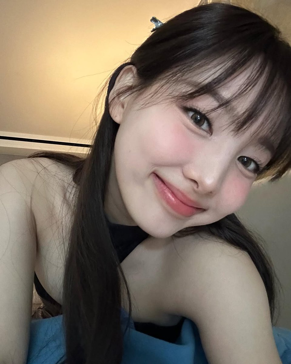 naayeoniy's tweet photo. Sooo, whatcha up to? https://t.co/TeWPWY9lxw