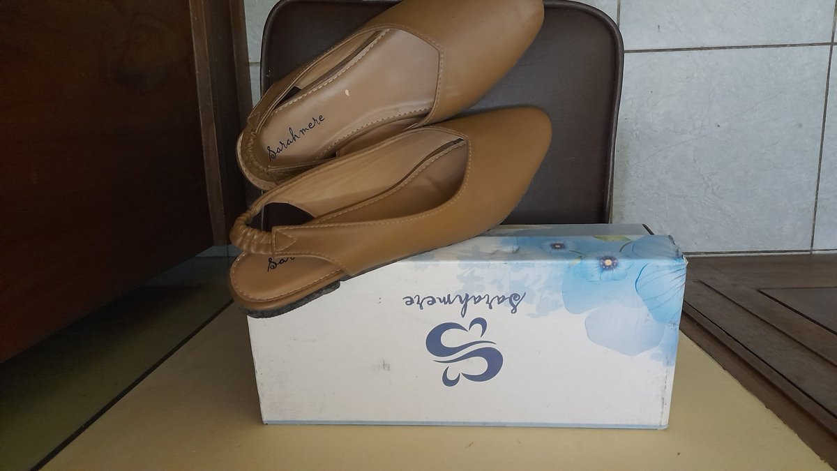 arshss8's tweet photo. PREELOVED TAS &amp; SEPATU
KONDISI NEW
SEPATU SIZE 39
TAS 20K
SEPATU 50K
NEGO TIPIS 
VIA OREN🍊 https://t.co/NzxXOtxeKf