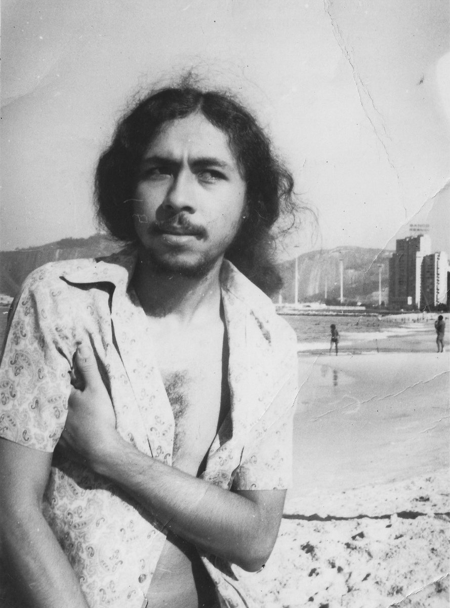 cinelimite's tweet photo. Nas fotos, vemos esse coletivo vivendo, criando, se divertindo e se apaixonando. São imagens da vida compartilhada que tornou possíveis filmes como Porenquanto e Tupy Niquim, realizados em 1974. https://t.co/XLRsZ3ivj1