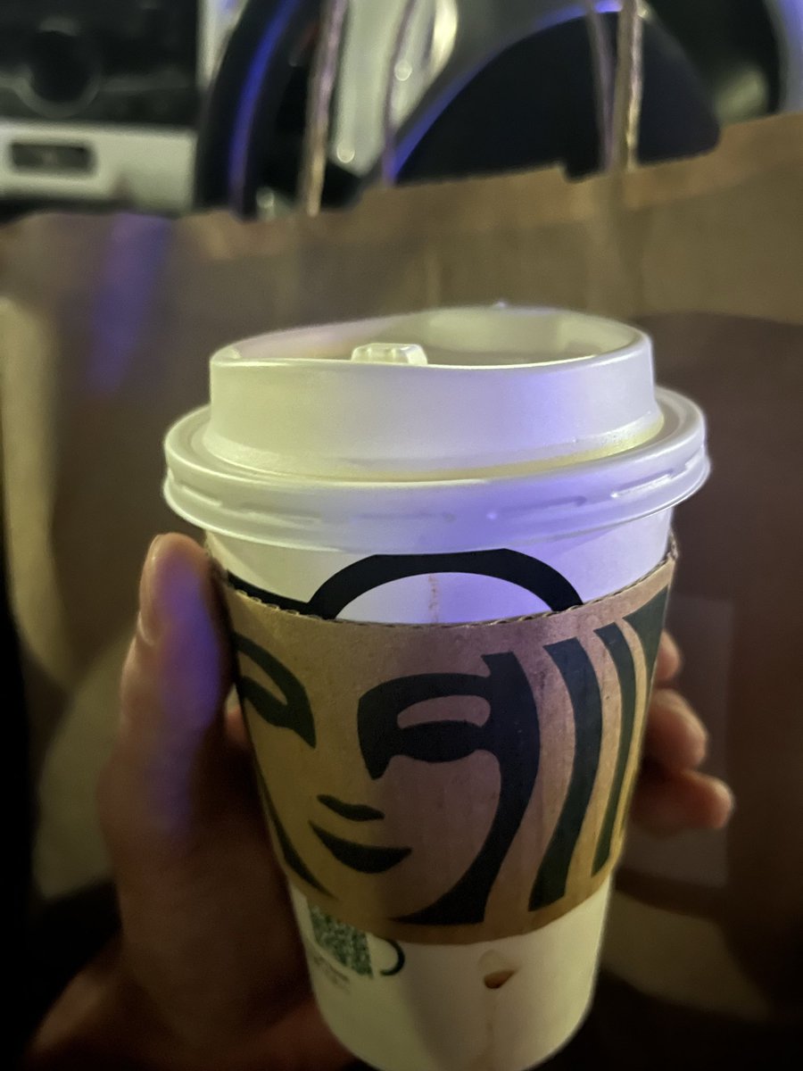 s379613797's tweet photo. 仕事気張って早めに帰宅〜
金曜日のお出かけに向けて
New洋服たちを買いに🏃🏻‍➡️

トムジェリグッズ見かけて
爆買いしてやろうかと思ったけど
我慢笑

またスタバのLINEギフトのやつ
切らしてしまってた🧎🏻‍➡️

とりまあと1日仕事気合い💪🏻 https://t.co/z8OOFReG1v