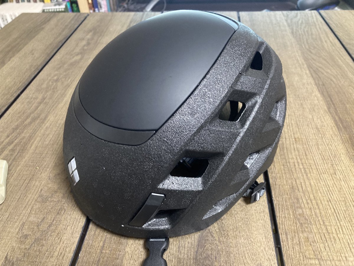 baechaaan9's tweet photo. クライミング用のヘルメットを新調 https://t.co/ugEpVdmcye