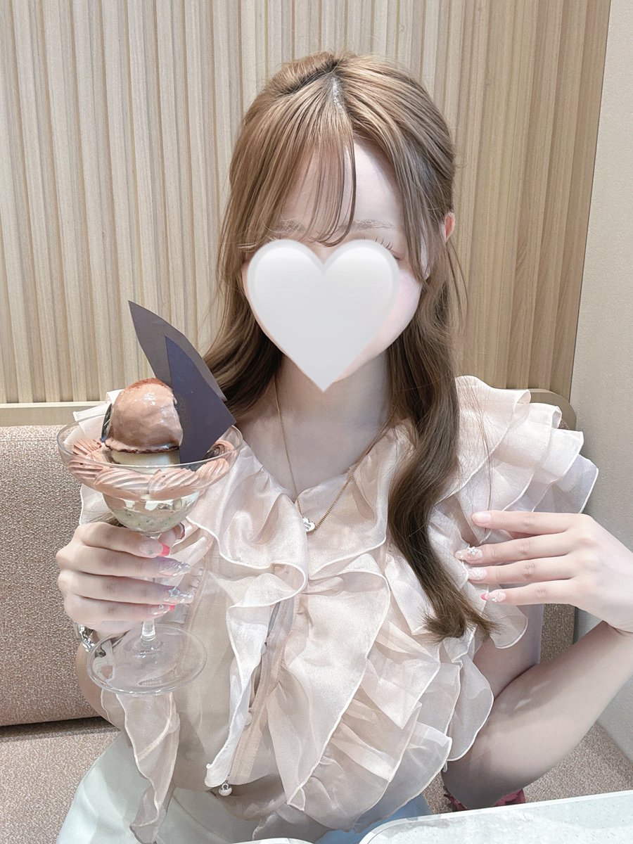 kanisan614's tweet photo. 店内ピンクと白とゴールドでかわいかった│  ̂⩊፟ ̂𐅀💞 https://t.co/VwYlobED1Z