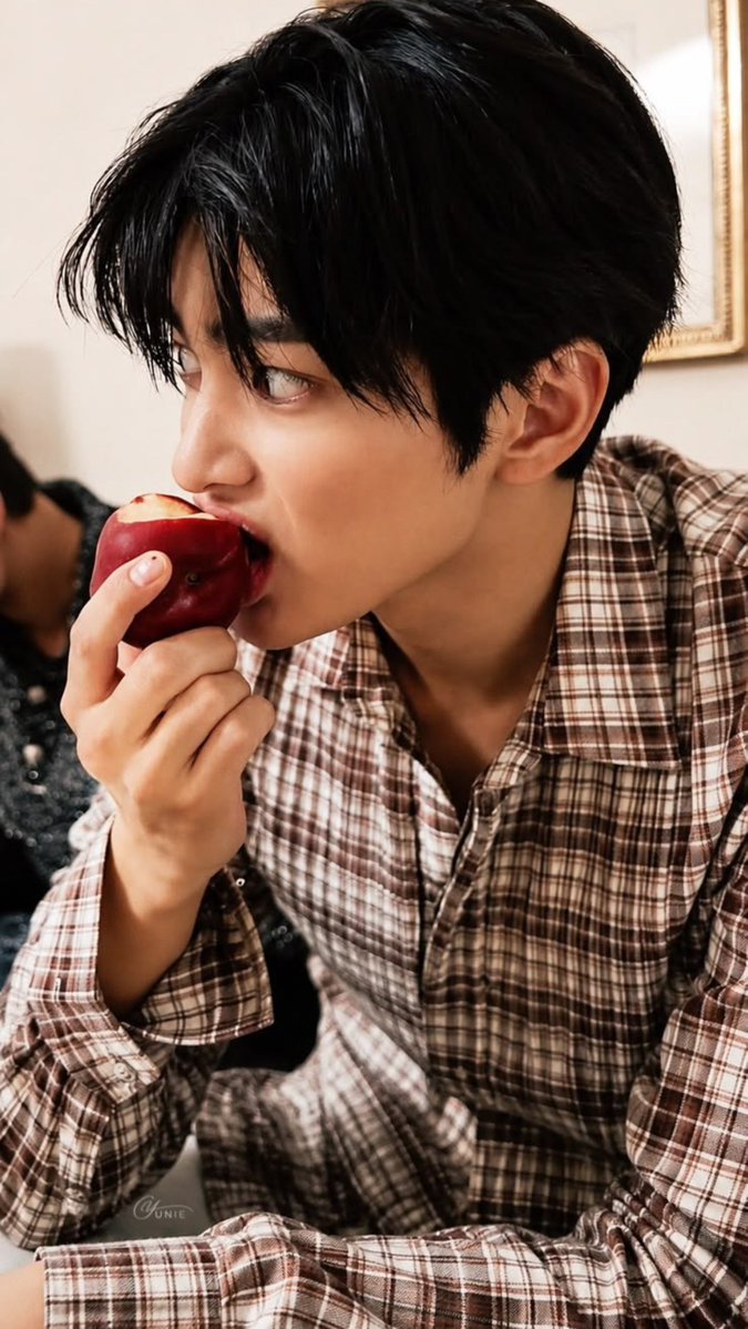 choocookiez's tweet photo. "jangan diabisin                "deketan sini"
aku mau apelnya" https://t.co/tBk06vXVCq