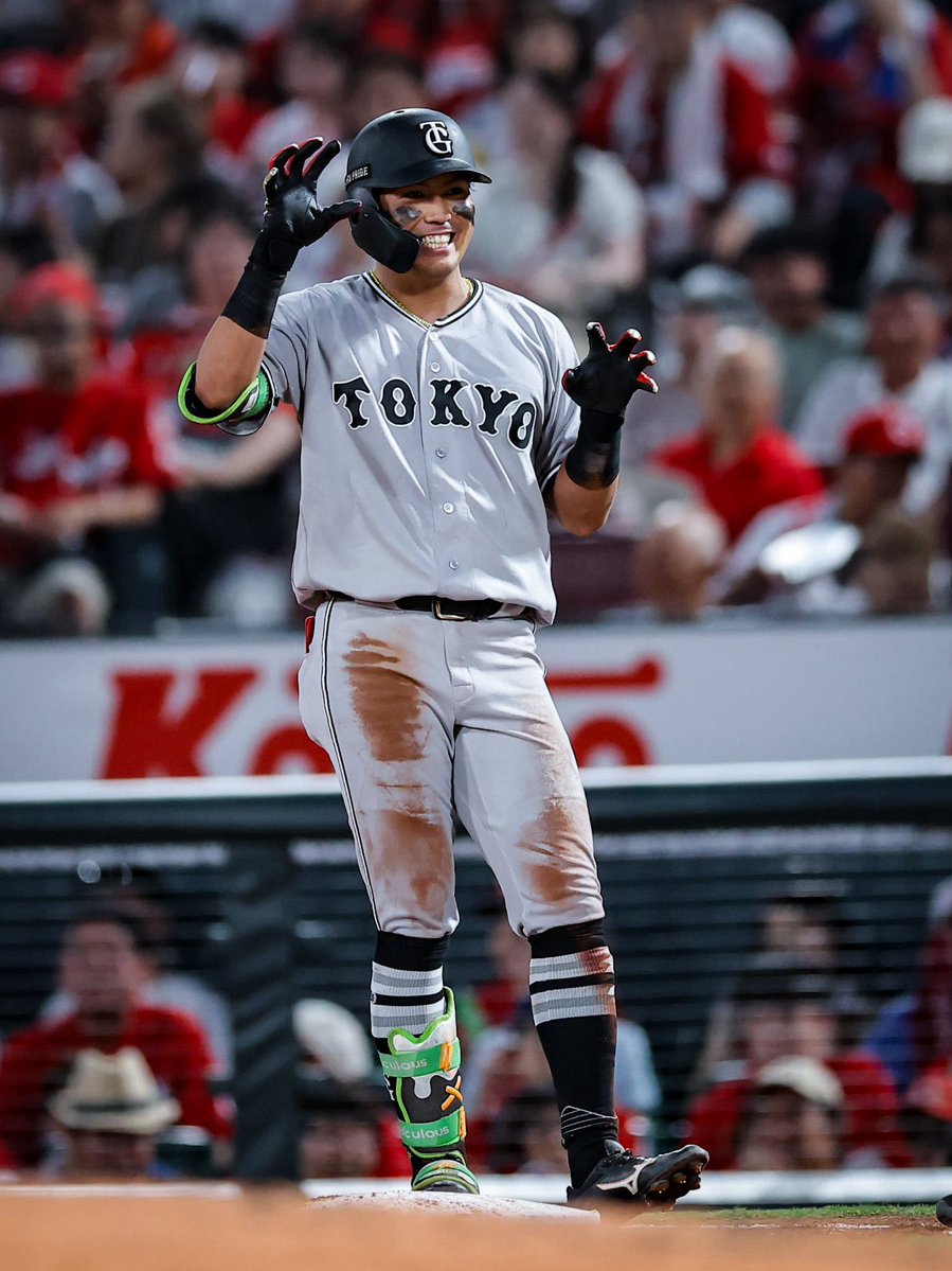 ken05014's tweet photo. うさほー🐰
温大に取って初二桁を1回で決めれたんはでかいね👍
チーム2桁勝利記録も継続👏

知念はラストチャンスをモノにした👏
素直に素晴らしいし、アンチを見返したよね👏
小濱はアプローチ良き☺️優秀な控えになるよ！
リリーフが心配ですが、勝負の8月は3連投もありかと　過保護も良くない☺️

明日も勝ちましょ🥇お疲れ様でした♪

#ジャイアンツ