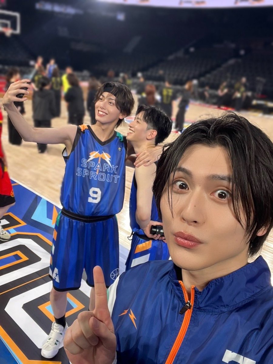 syu08061234's tweet photo. #アクターズリーグ🏀の思い出
〜ちゃっかり映り込み編〜

⚪︎チーム同い年、ピチピチよ
⚪︎悠雅、大賀、秀が？！
⚪︎ちなみにバレてない https://t.co/A0sOBPEHaw
