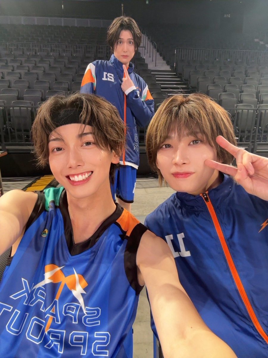 syu08061234's tweet photo. #アクターズリーグ🏀の思い出
〜ちゃっかり映り込み編〜

⚪︎チーム同い年、ピチピチよ
⚪︎悠雅、大賀、秀が？！
⚪︎ちなみにバレてない https://t.co/A0sOBPEHaw