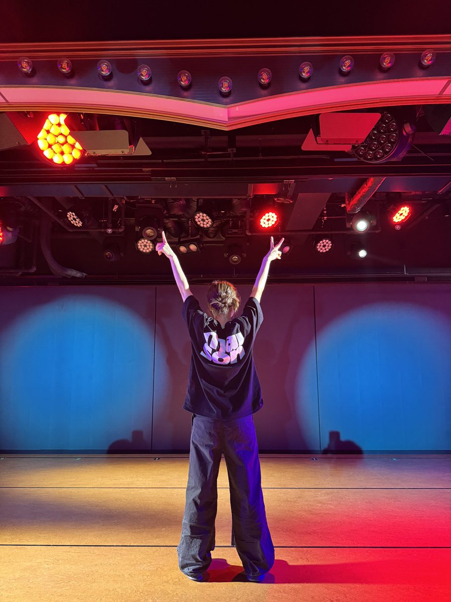 Kuranoo_Narumi_'s tweet photo. #チーム8「PARTYが始まるよ」公演で
劇場に立ったあの日から12年🐝

そんな今日は明後日に初日を迎える
「夢のポップスター」公演のリハでした！

こうして変わらず、
劇場のステージに立ち続けられて
幸せです！

いつも応援、ありがとうございます😊

新公演いい感じです、
楽しみにしててね😏🎤✨ https://t.co/pWCOegfqxO