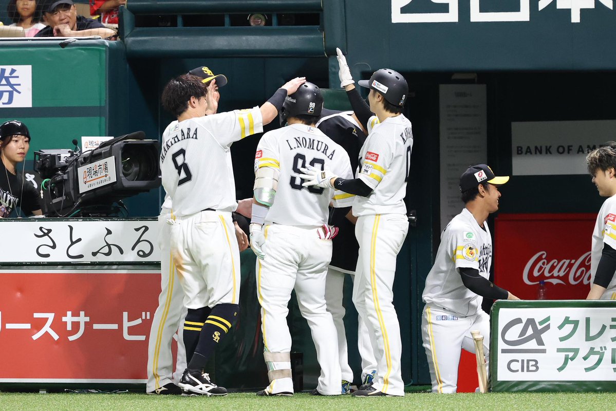 takafullc2's tweet photo. たかほーー！！

ホークスが5連勝で、優勝マジック「37」を点灯！！！

同点の8回に野村勇選手が勝ち越し5号2ラン！！！！

先発・大津亮介投手は5回4安打2失点の投球！！

7回をオスナ投手、8回を松本裕樹投手が3者凡退に封じました！

近藤健介選手が3打点の活躍！！

#sbhawks #鷹フル https://t.co/UmdAMiwNwg