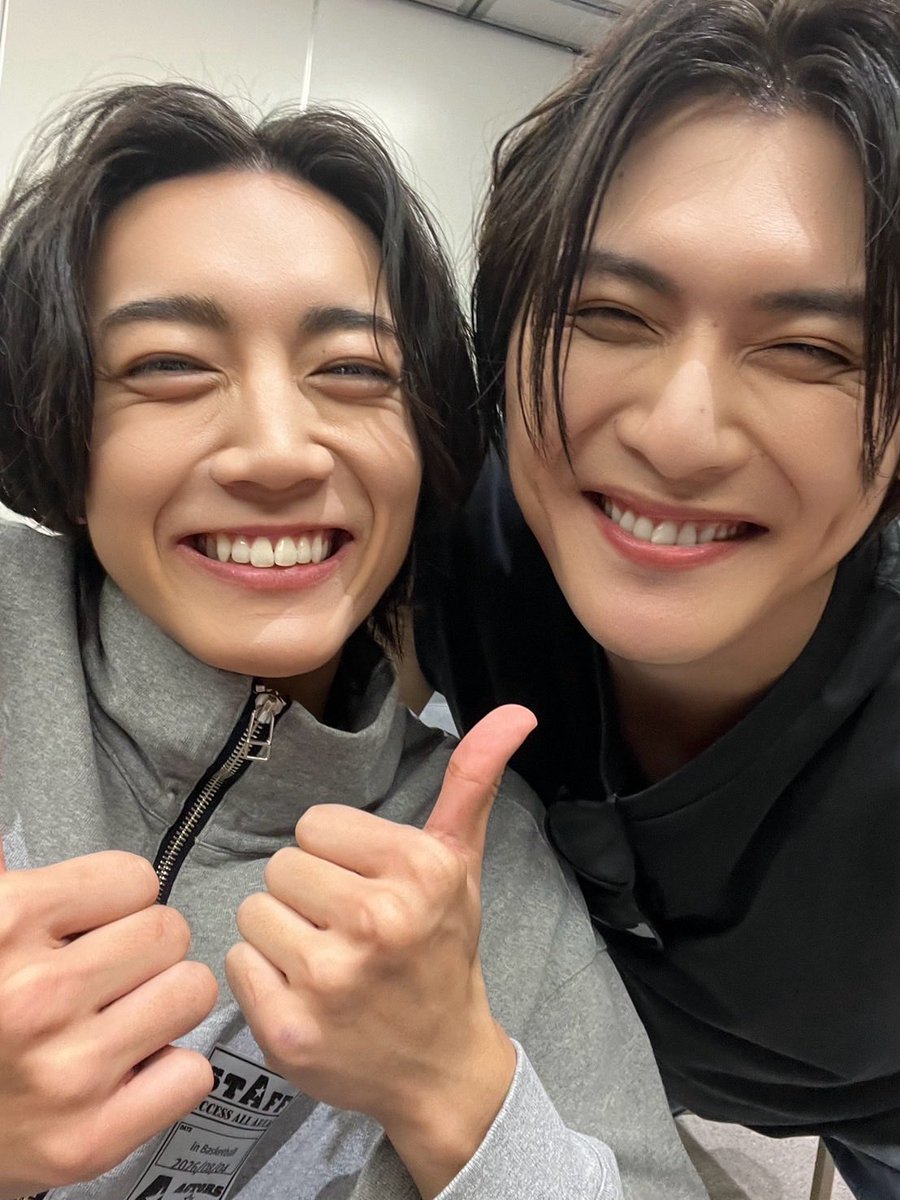 syu08061234's tweet photo. #アクターズリーグ🏀の思い出
〜着替え後なのに撮ってくれた編〜
第一弾

⚪︎強いよ強すぎるよジェーさん
⚪︎デカいよデカすぎるよ成弥さん
⚪︎天��なのよね怜央くん https://t.co/DCuAaONZZ3